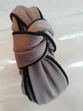 Load image into Gallery viewer, Black Piping knot Headband