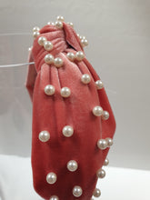 Load image into Gallery viewer, Velvet knot-band with pearls