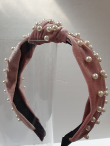 Velvet knot-band with pearls