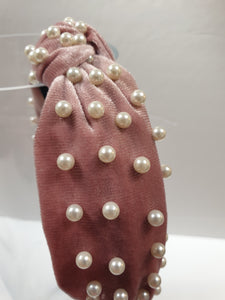 Velvet knot-band with pearls