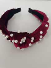 Load image into Gallery viewer, Velvet knot-band with pearls