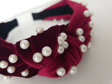 Load image into Gallery viewer, Velvet knot-band with pearls