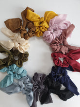 Load image into Gallery viewer, Bow Knot Scrunchies