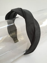 Load image into Gallery viewer, Twist Headband with teeth - Suede