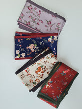 Load image into Gallery viewer, Vintage Floral Design Scarf Band