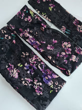 Load image into Gallery viewer, Floral Velvet Flat Band