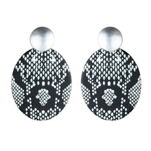 Load image into Gallery viewer, Oval Pattered Earrings