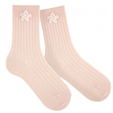 Load image into Gallery viewer, 674 Nude - Ribbed Short Socks  with Flower Condor